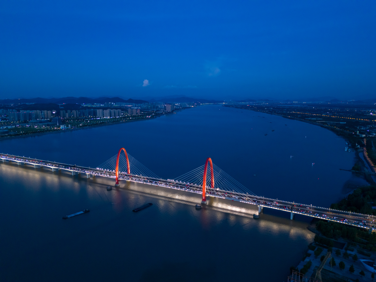 钱塘江大桥:壮丽景观与历史传奇的交汇点,必游之地