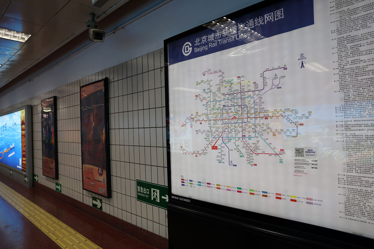 哈医大二院到中央大街地铁帮我用230字详细描述