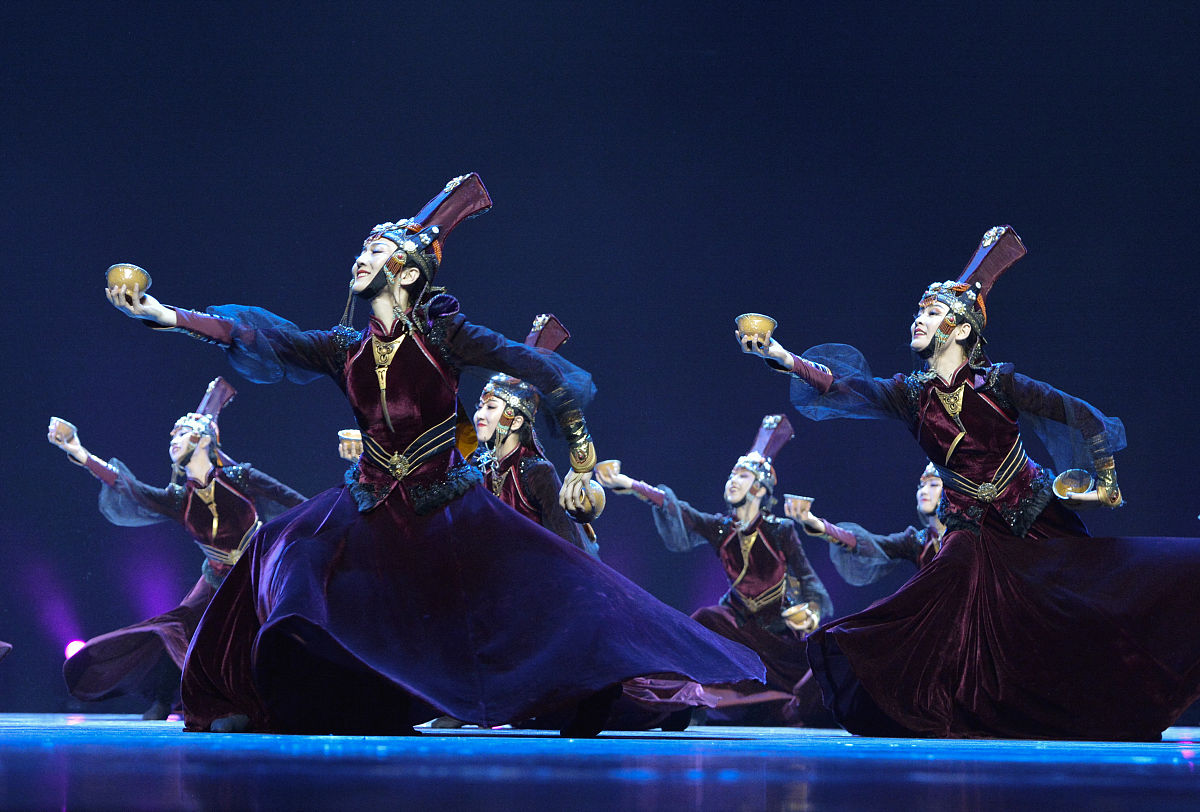 蒙古族舞蹈艺术风格探析：以《盅碗舞》为例