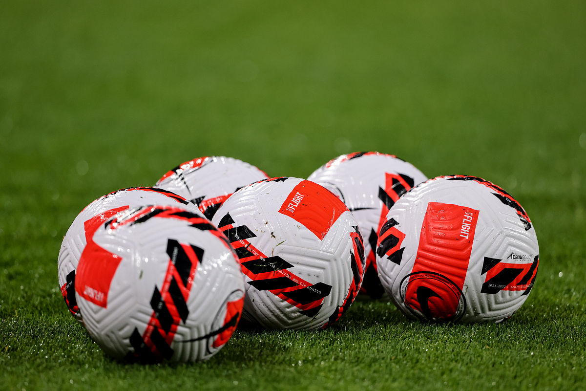 一利润表项目	2022	2021一、营业总收入	783872542543	777183969965其中：营业收入	783872542543	777183969965二、营业总成本	752488945951	708077776290其中：营业成本	529885591276	528480730690营业税金及附加	5939899829	5302949507销售费用	153016696842	11937