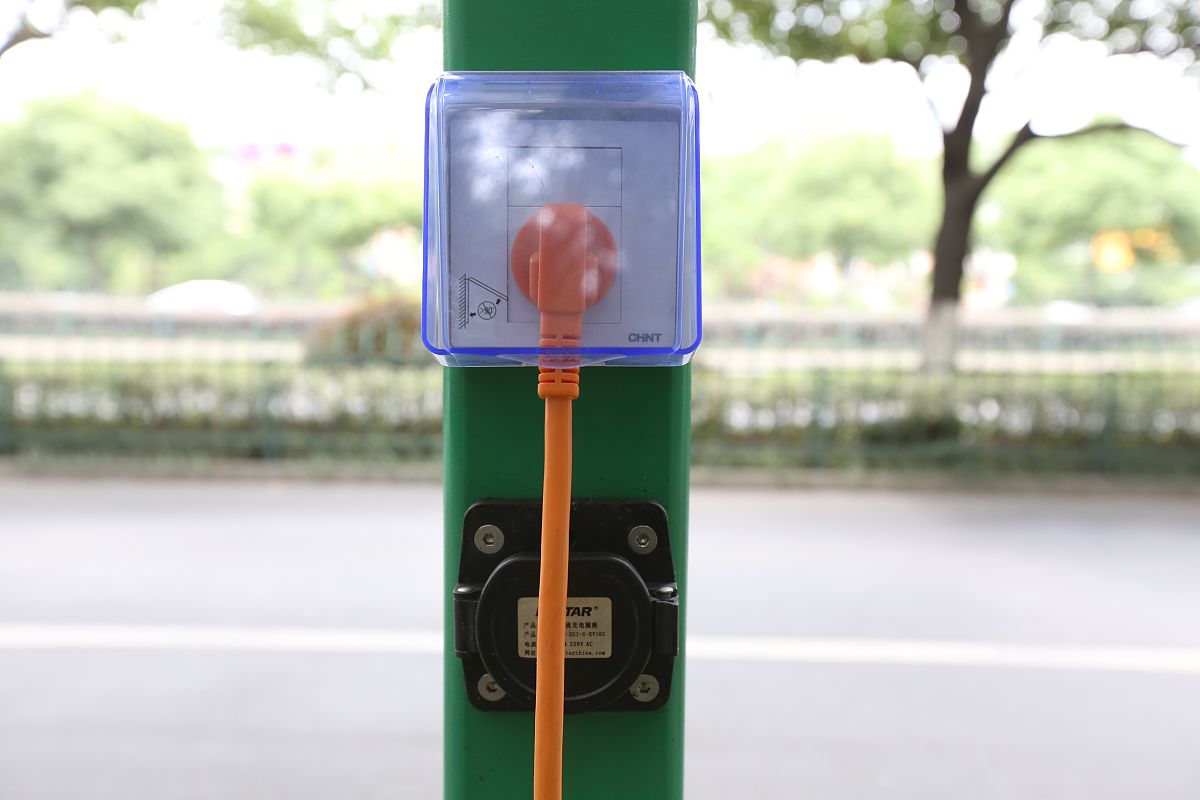 自行车充电桩可以接个小型洗车机吗帮我用200字详细描述