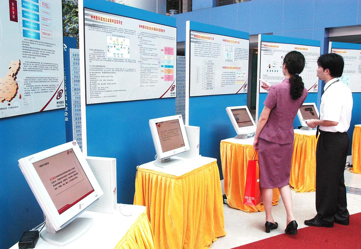 运用了为了客观、科学评价高校校园菜鸟驿站的服务质量,基于客户视角,以SERVQUAL模型为基础,构建了高校校园菜鸟驿站服务质量评价指标体系。运用文献研究、问卷及实地调查等方法,使用SPSS软件对收集数据进行信效度及因子分析。张玉姬（2021）[9]提出了以数据管理提高服务效率、以AI监管增强快递安全、以校企合作强化快递服务咨询能力、通过整合资源创新服务多元化的管理优化对策。换个表达