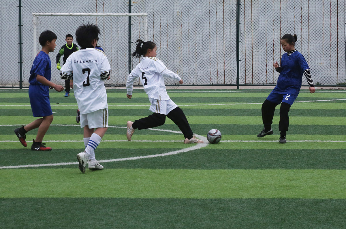 燃情赛场，奋勇争先！校运动会加油稿