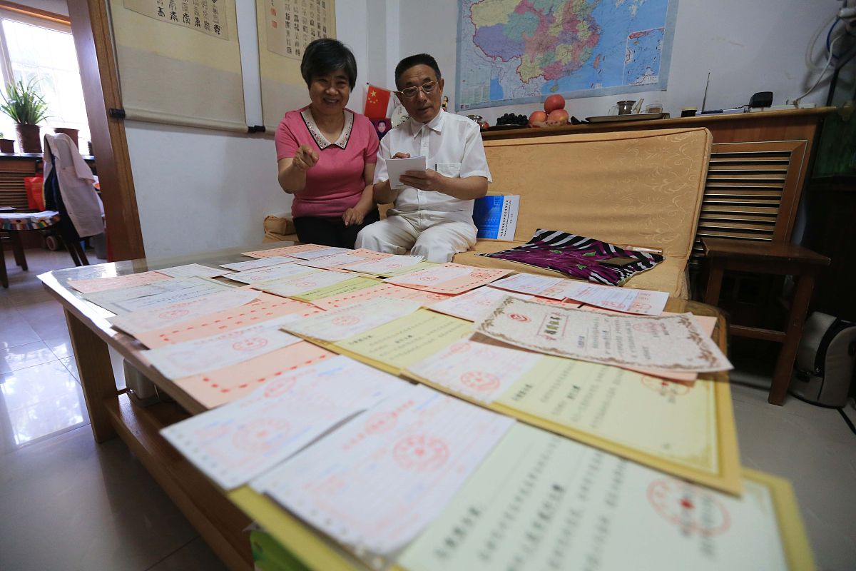 结扩写：数据梳理——推行家庭经济困难学生一生一档政策。300字左右