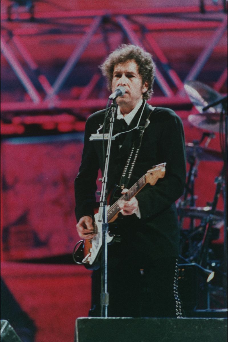 鲍勃·迪伦音乐成就的原因：词曲创作、风格、突破与影响力