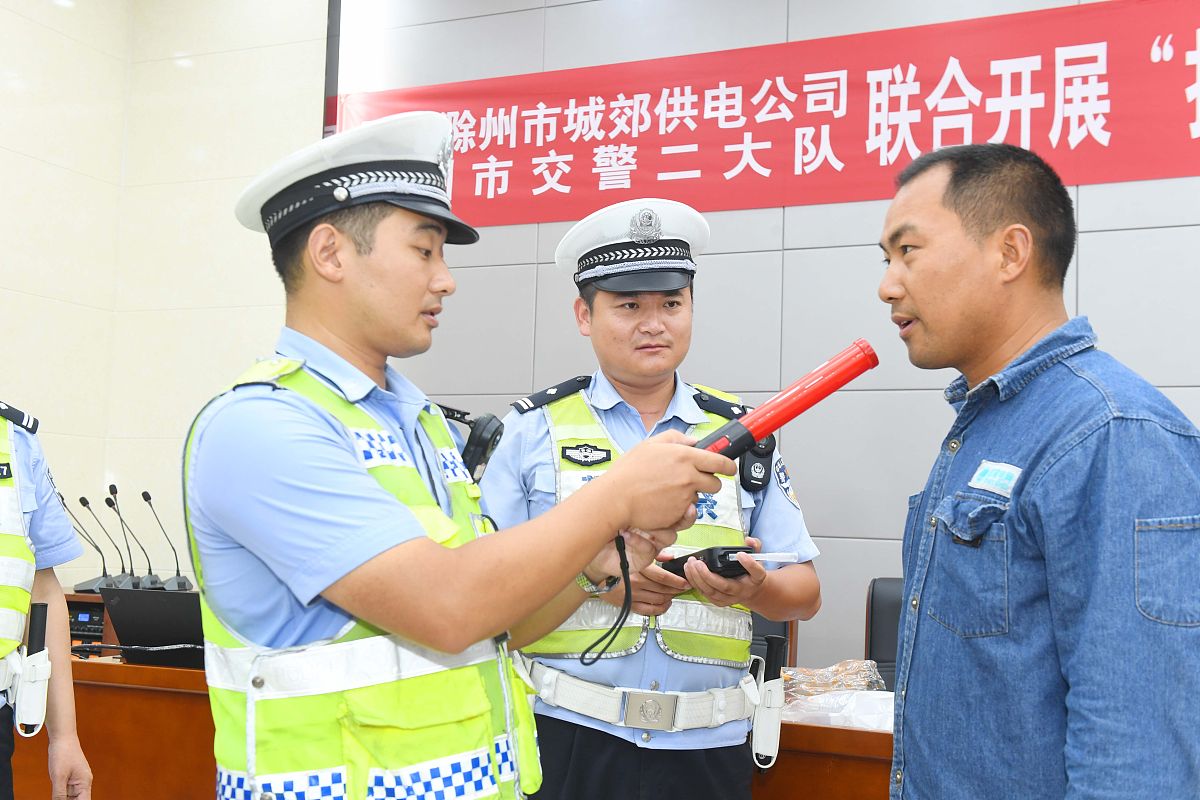 医院公务车司机年度工作总结：安全高效，服务至上