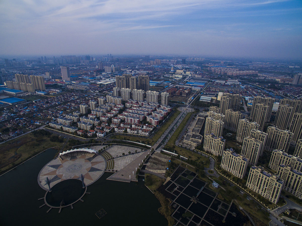 2016年11月24日,江苏省南通市,天空放晴,空气清新剔透,海安县七星湖公