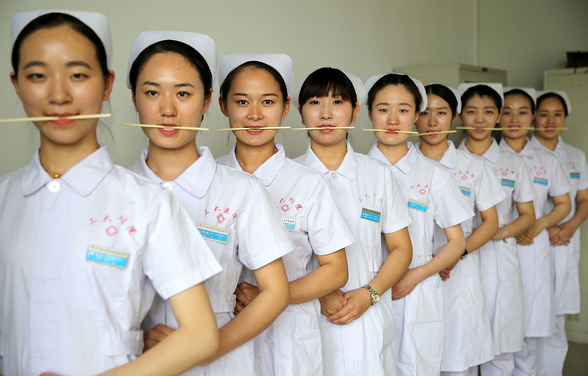 选择贵阳市卫生学校的高级护理专业如何