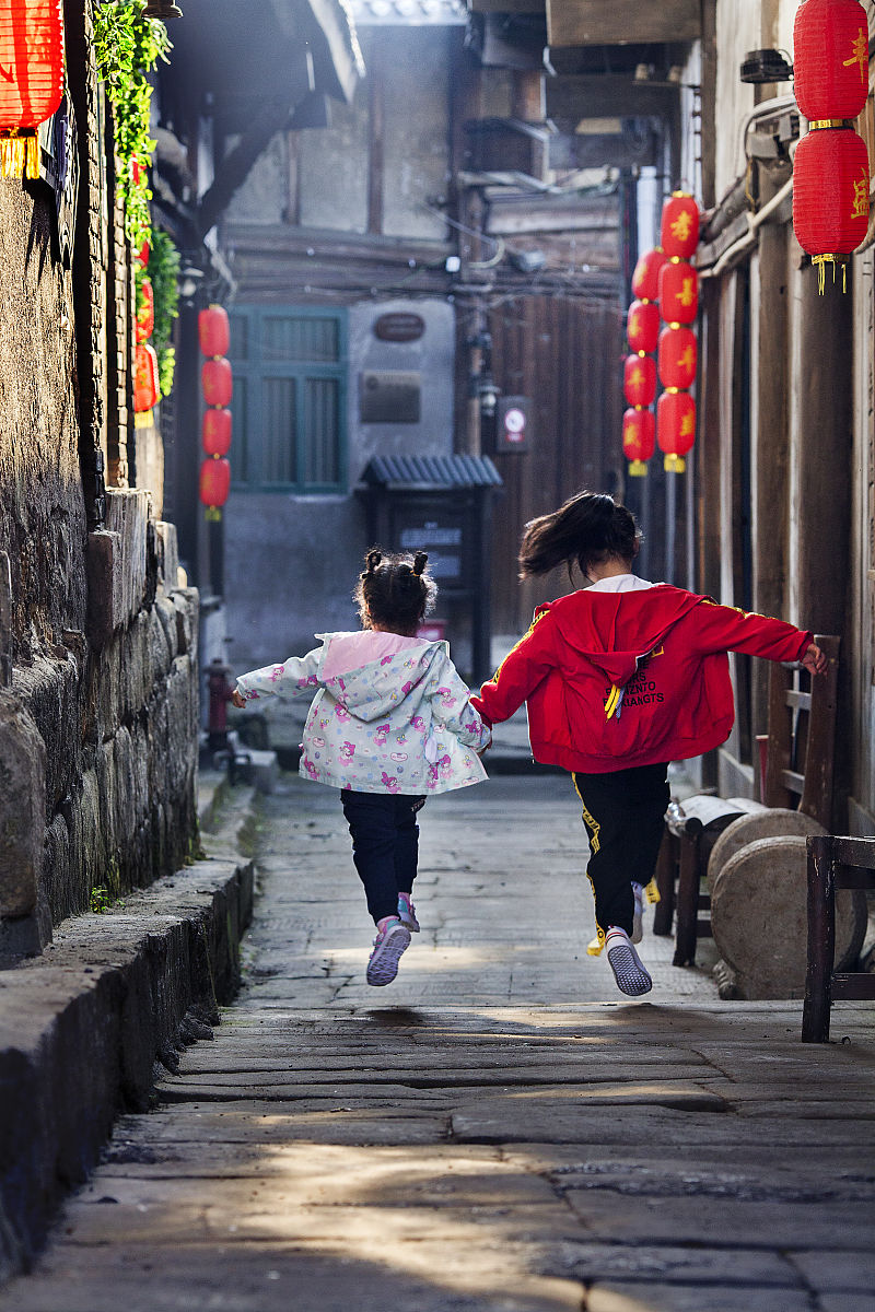 失忆女子制服司机，失踪文物看护员现身！