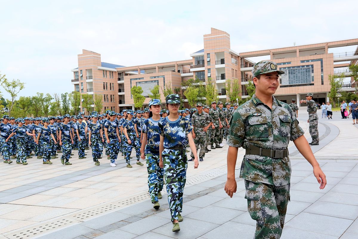 贵阳铁道学校分享军事交通的地位和作用是什么