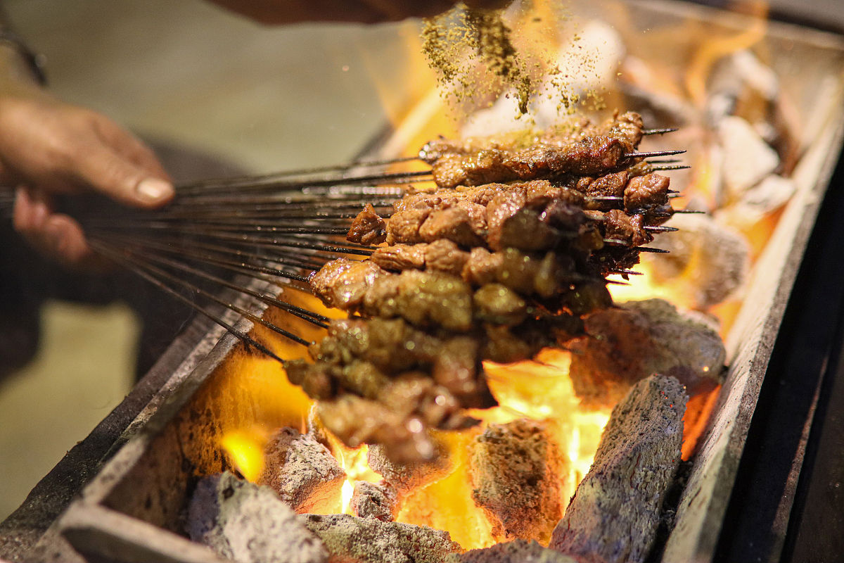 羊肉串起源地：新疆美食文化