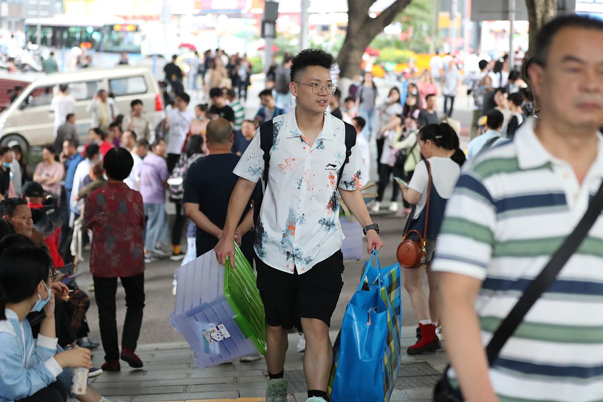 重庆南川第一中学招生电话 - 咨询入学政策，了解更多信息