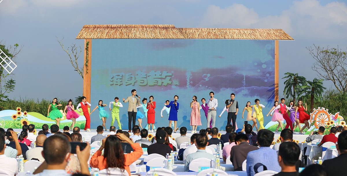 第二届乡村振兴品牌节在浙江乐清市举办日期：2023-08-25 0839 作者：姚媛 来源：农民日报·中国农网 近日中国农业电影电视中心联合相关媒体和行业组织在浙江省乐清市举办第二届乡村振兴品牌节活动。此次品牌节以赋能乡村振兴 建设农业强国为主题在浙江省深化千万工程、建设新时代美丽乡村的背景下举办采用荣誉盛典、乡村振兴大调研、超级会客厅、云展播、直播带货、主题演讲、案例推介等丰富多彩的形式旨在发