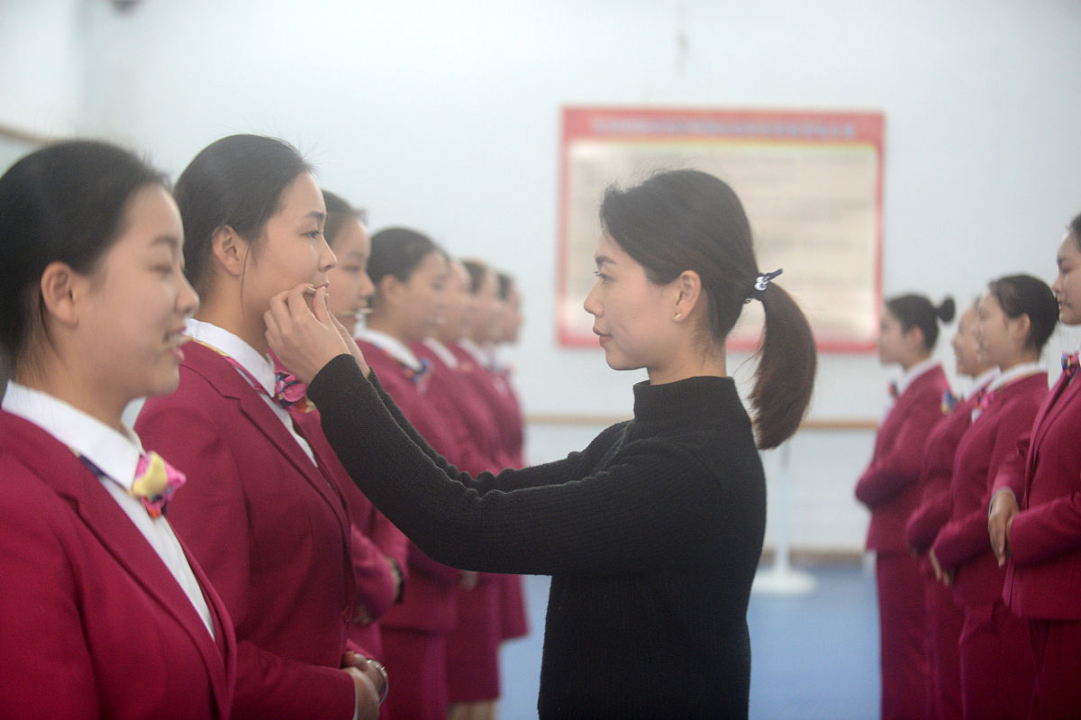 大学生社会实践当服务员：提升沟通、团队合作和服务技能