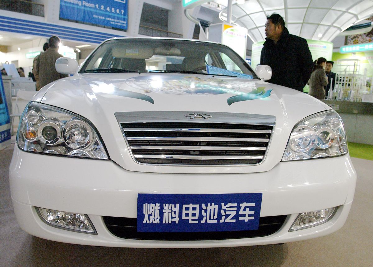 晚秋之时松太公司迎来了成立20周年纪念请代表华亮照明公司向对方发去祝贺函电。函电大意应包含松太公司的发展离不开小林先生带领下全体员工的努力期待该公司今后更加繁荣发展。文书抬头可省略。