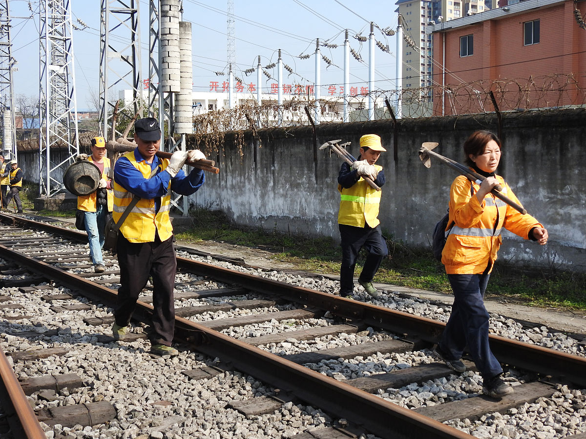 石家庄铁路学校内燃机车运用与检修中专专业：未来铁路发展的重要力量