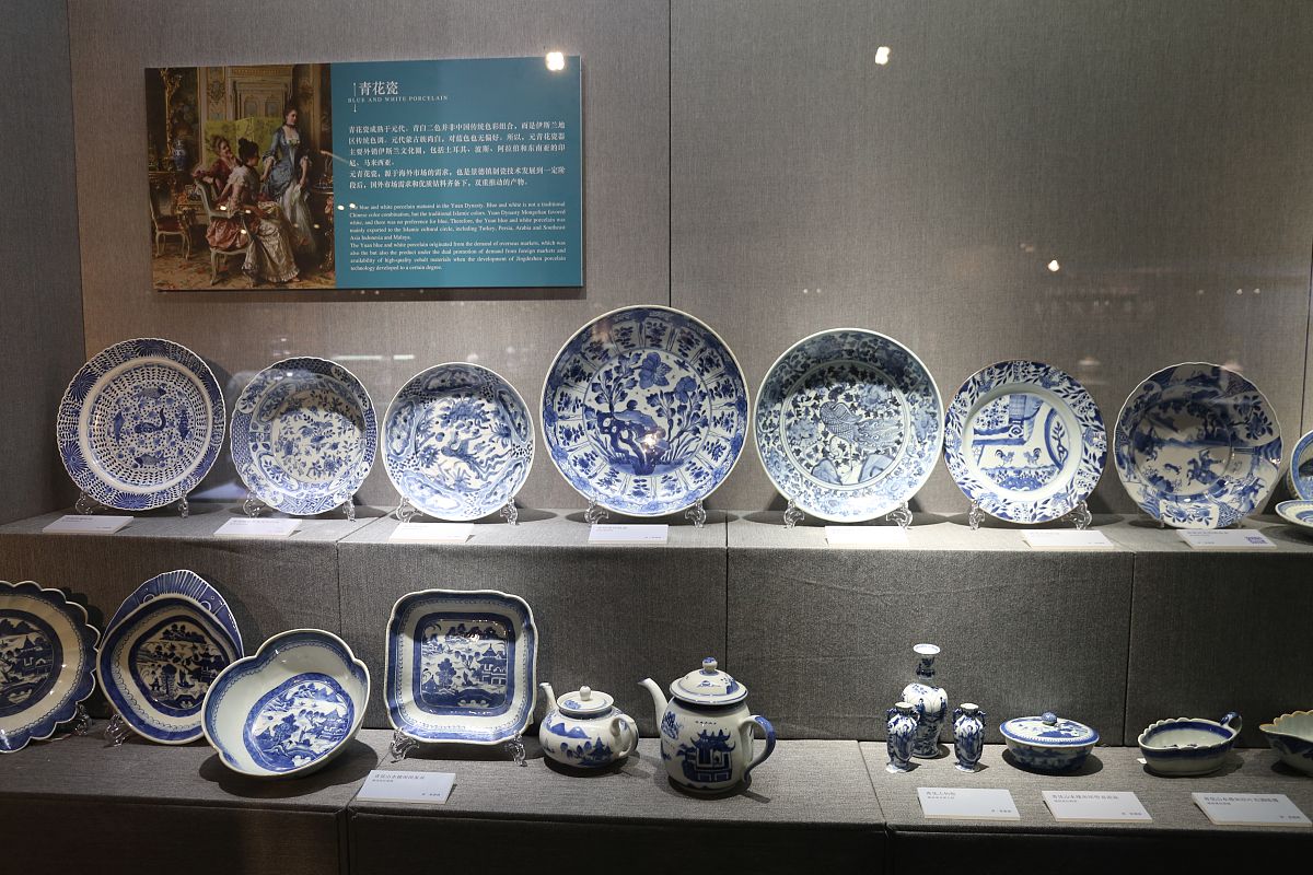 为什么选题选择景德镇博物馆首先是觉得这是我的家乡其次呢我想给大家带来不一样的博物馆介绍。帮我润色扩充这几句话