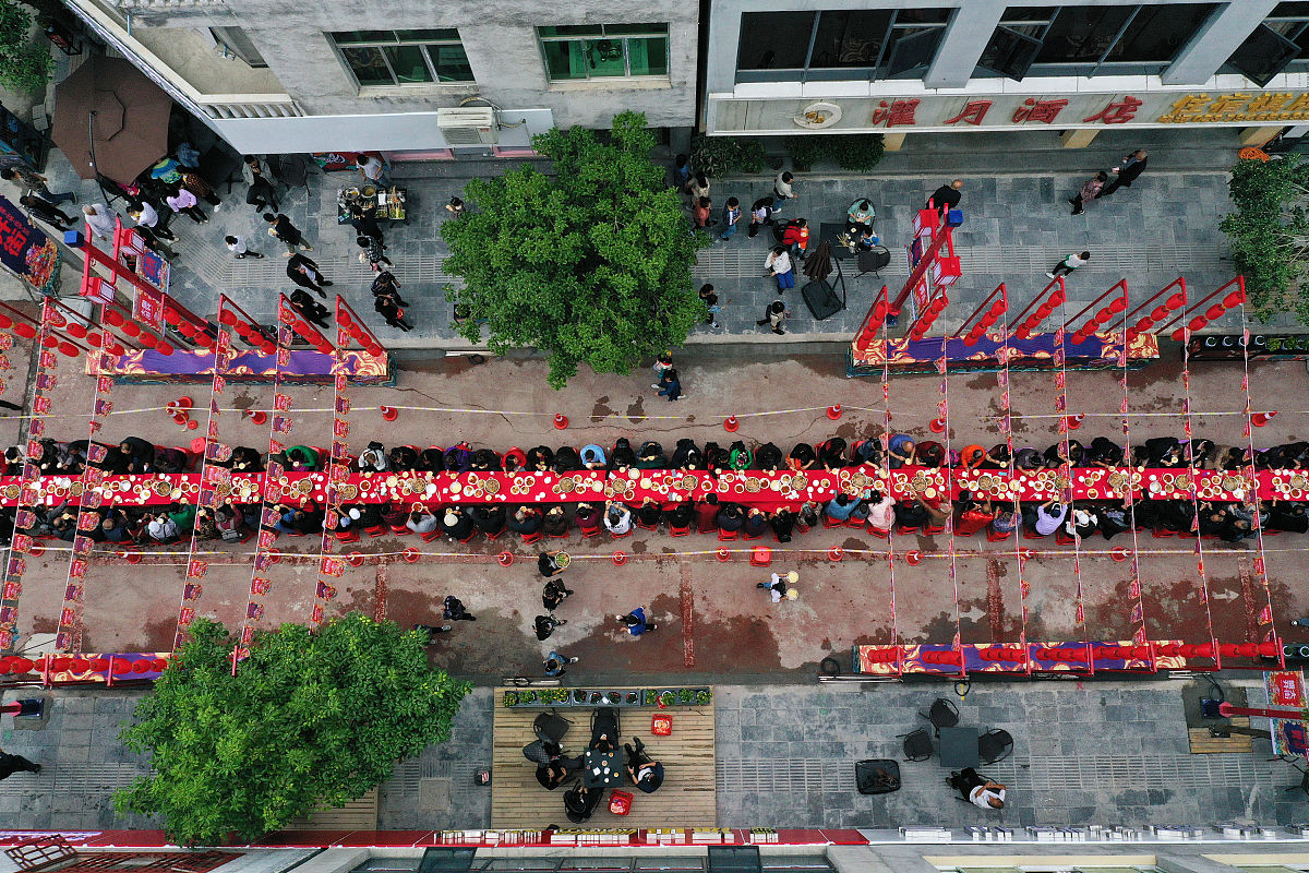 (如需下载使用,请务必署名:杨敏/视觉中国)2020年9月20日,游客在重庆