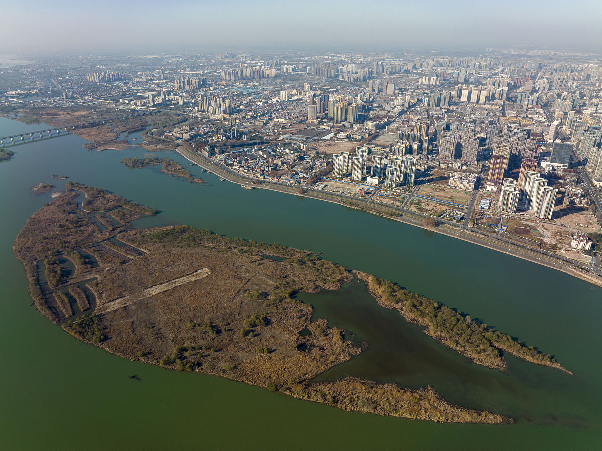 2021年12月2日,湖北省襄阳市,城市风光.