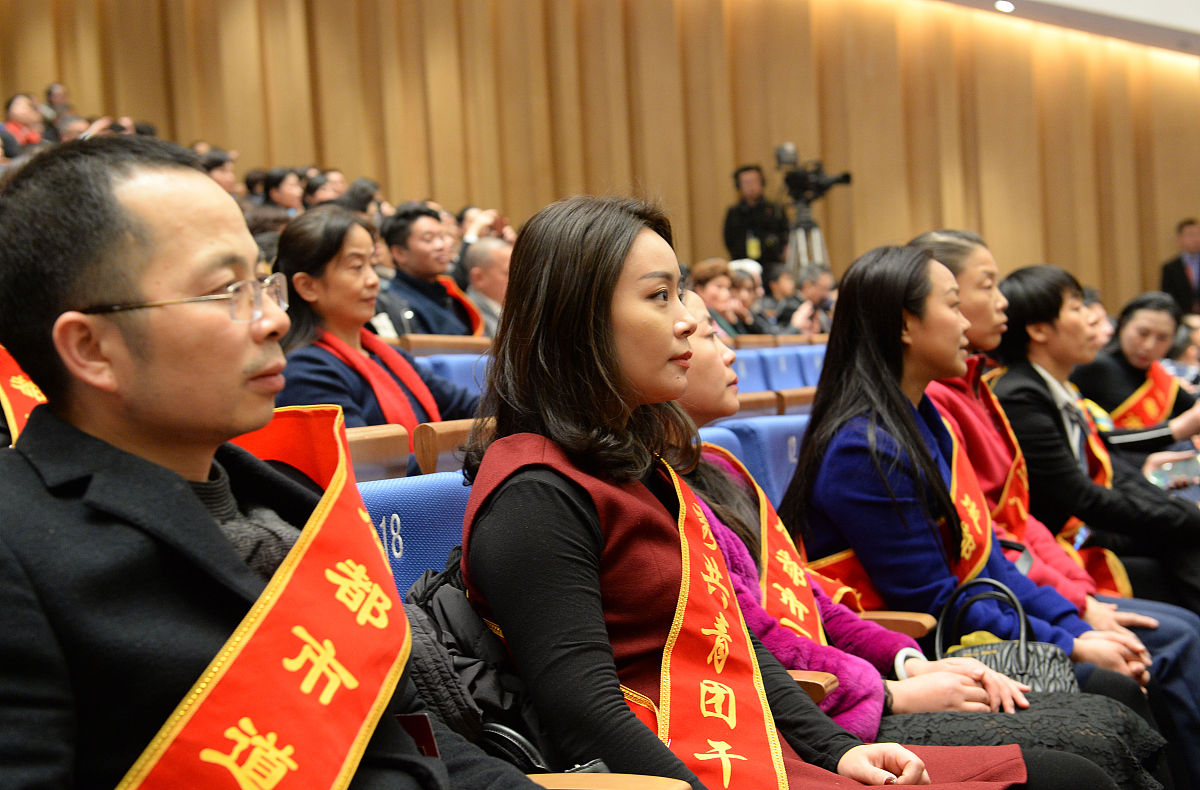成为优秀学生干部：必备品质与能力指南