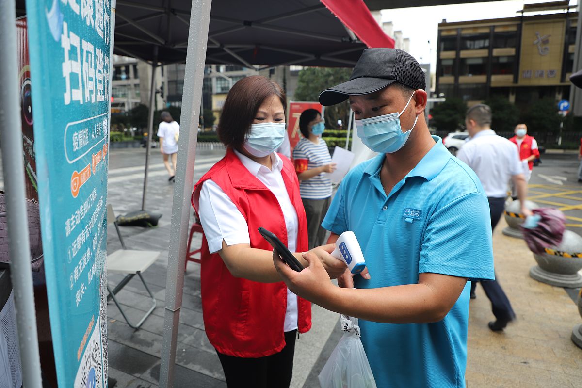 低风险地区出门不需要戴口罩