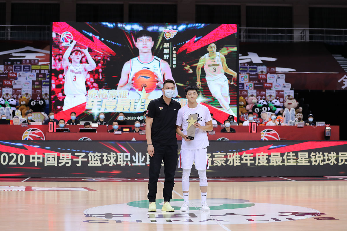 直播吧「直播吧」是一家以体育赛事直播和资讯为主的网站提供足球、篮球、英雄联盟等多个领域的赛事直播和相关资讯报道。用户可以通过该网站观看最新的体育赛事直播和赛事回放也可以获取到全球范围内的体育资讯、数据和分析报告。网站还提供了一个互动平台用户可以在上面与其他球迷交流比赛感受、互动预测和分享资讯。c罗现在在哪个队