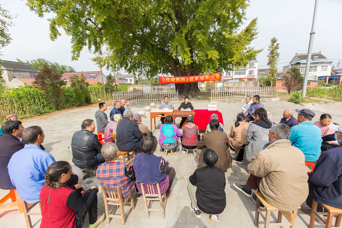 在村工作中加强民族团结教育