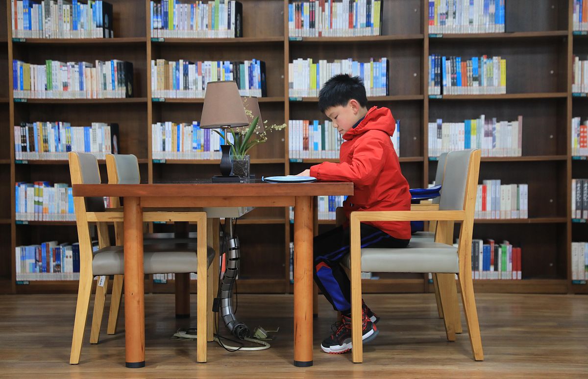 女朋友说他无聊给他提供了解决问题他还是觉得无聊。