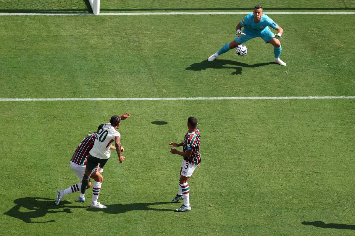 足球过人技巧：突破、假动作、带球晃动等