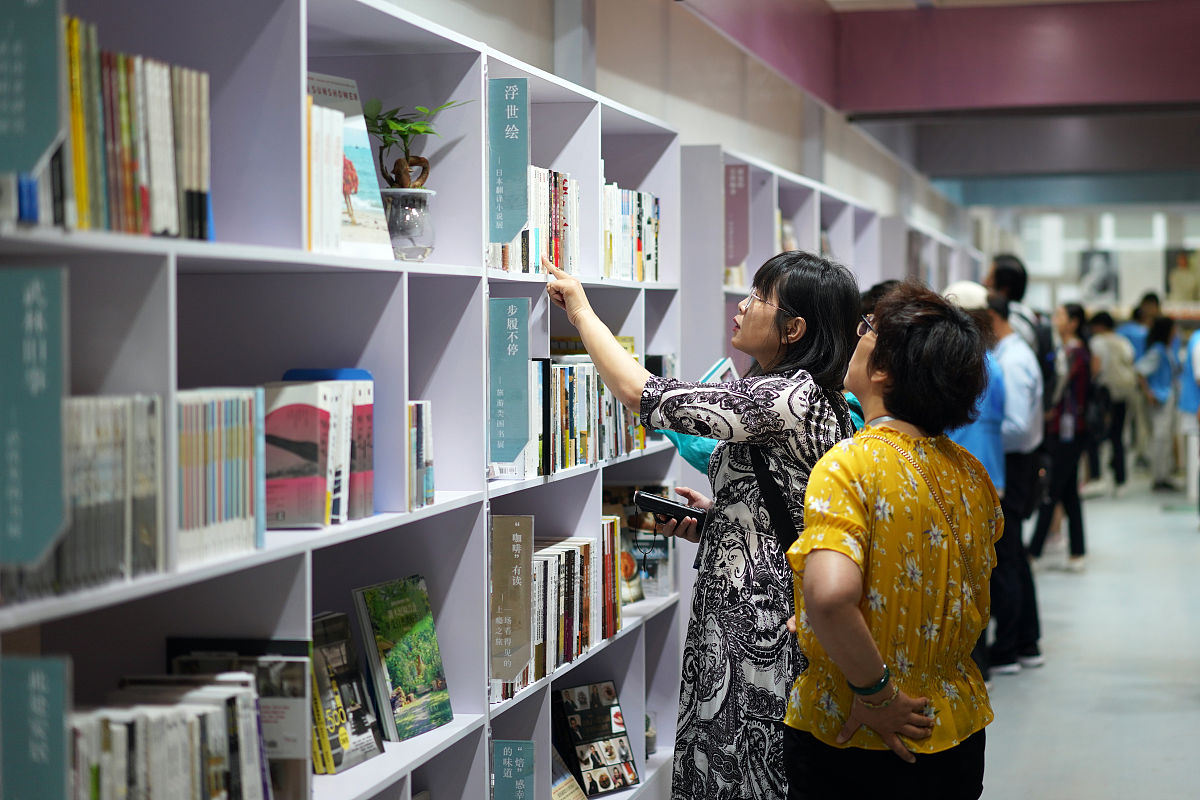 423绥化市书香绥化阅读汇全民阅读季系列活动方案目的和意义：为深入贯彻习近平总书记致首届全民阅读大会贺信精神塑造中国人民自强、自信的高度品格、强调阅读的重要意义希望全社会参与到阅读中来。做好新时代全民阅读工作深刻领会全民阅读工作的重大意义、时代使命和根本任务落实绥化市第五次全会精神提出坚持高标准建设城市、推动城市高质量发展切实增强百姓幸福感、获得感、和满意度将绥化市打造成为清新宜居、富有活力的现代