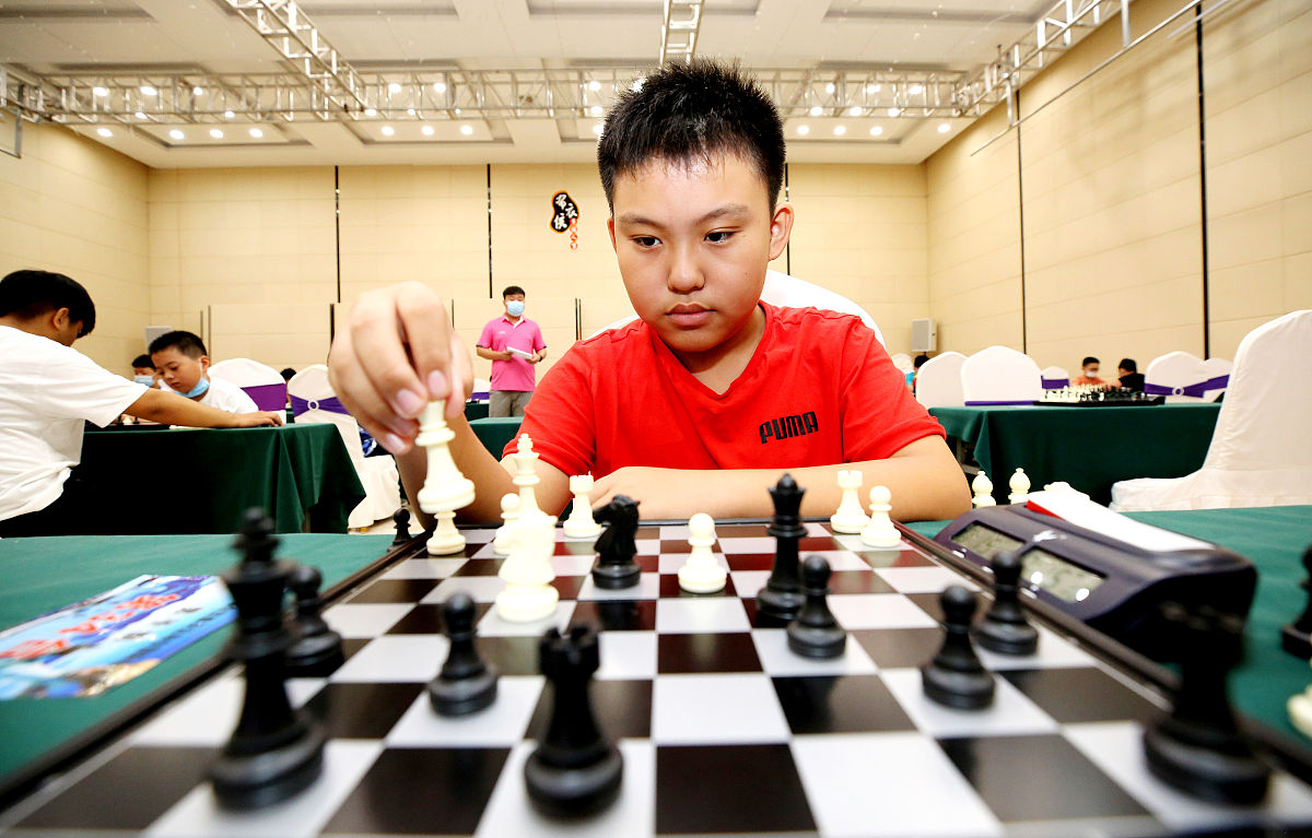 象棋比赛激发员工斗志，助力公司发展