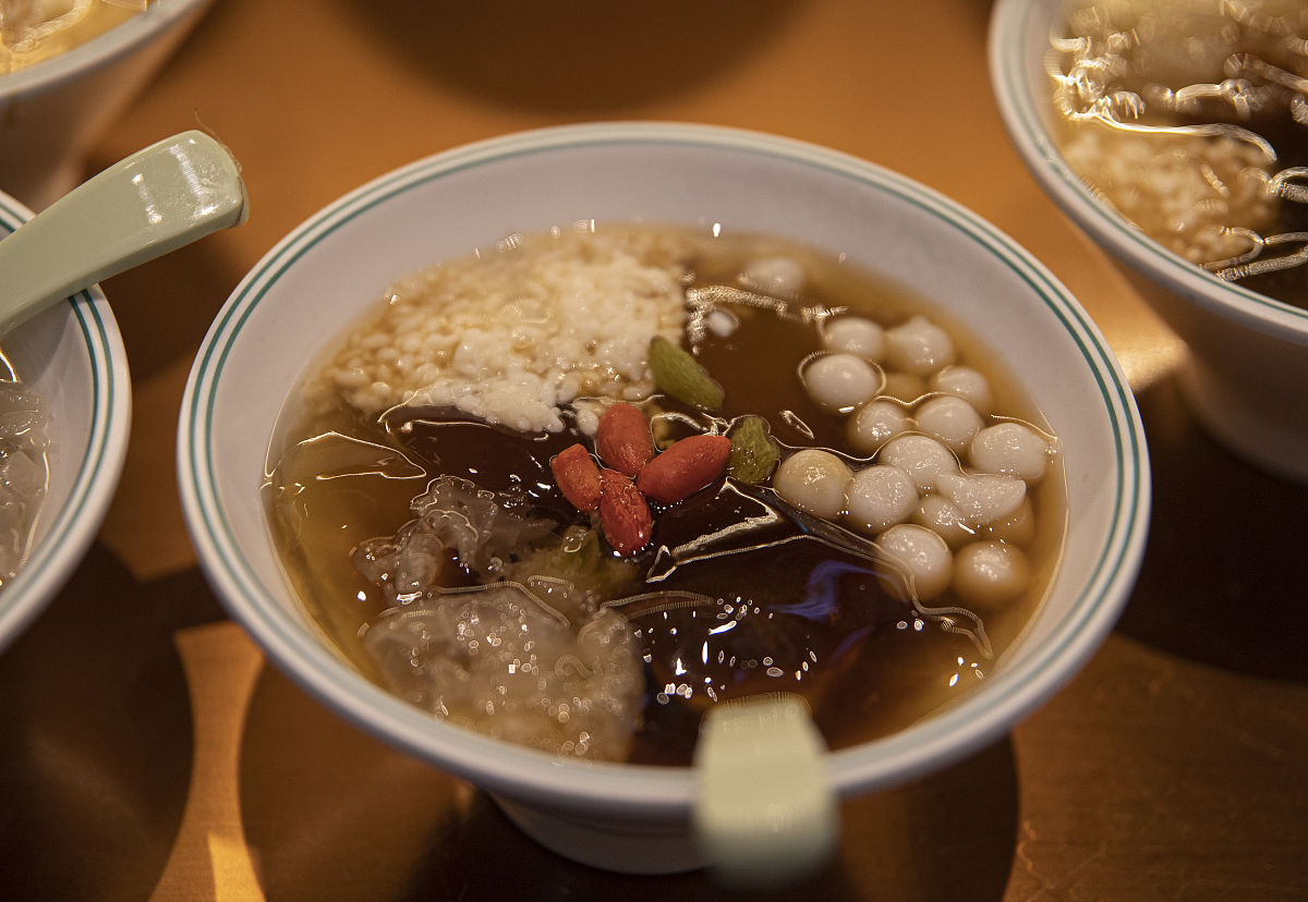 吃冰粉只吃一家下一句怎么接？