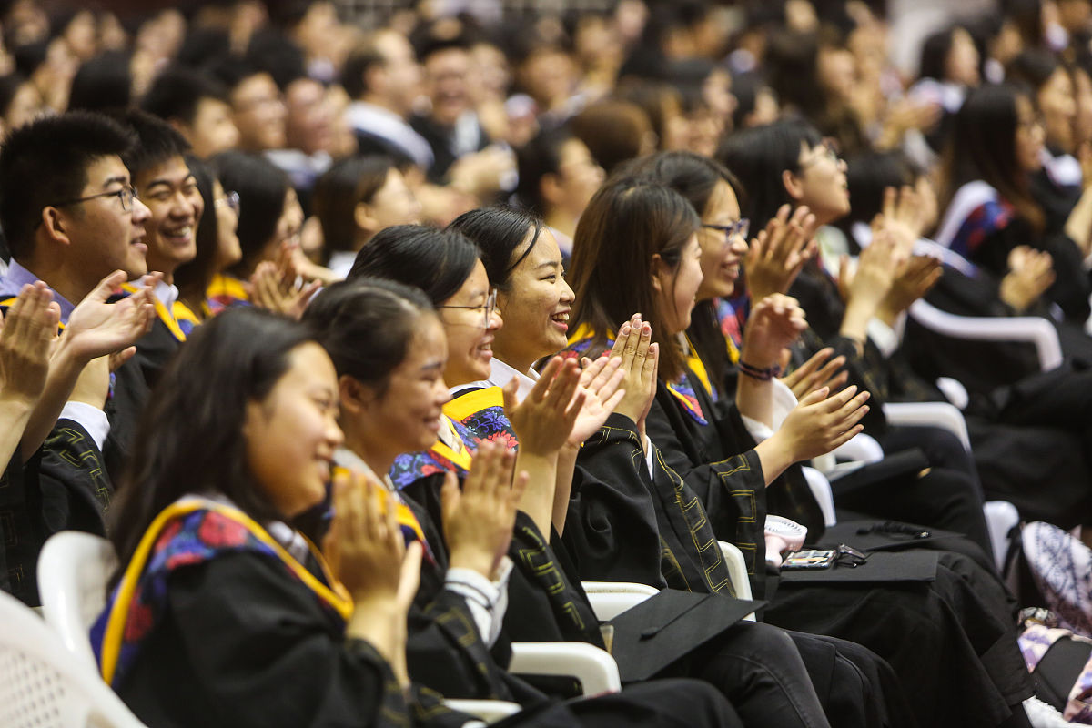 本科生毕业登记表个人鉴定范文(200字)