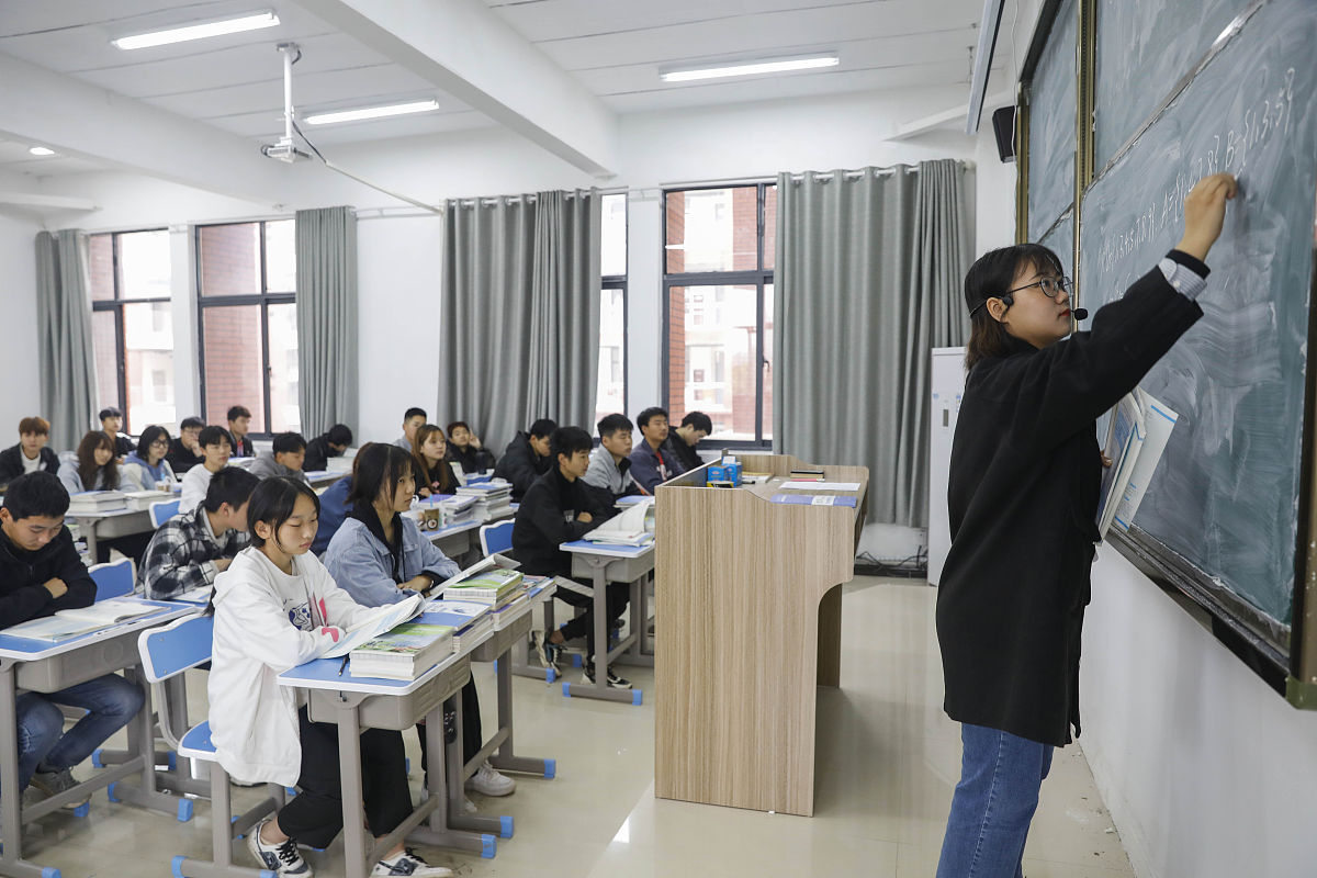 四川开设法学专业的中专中职学校有哪些 四川开设法学专业的中专中职学校有哪些
