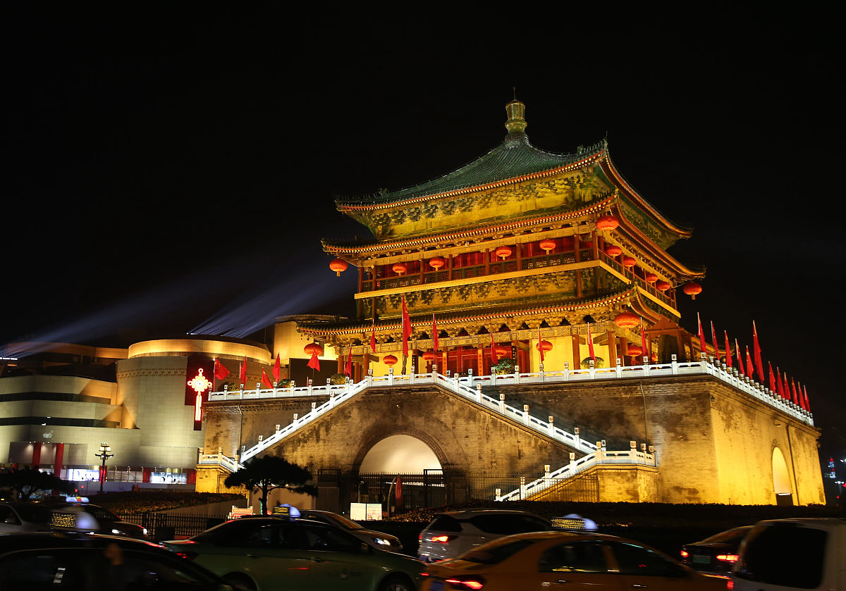 2020年9月23日,陕西省西安市,古城西安五星红旗飘飘迎国庆.