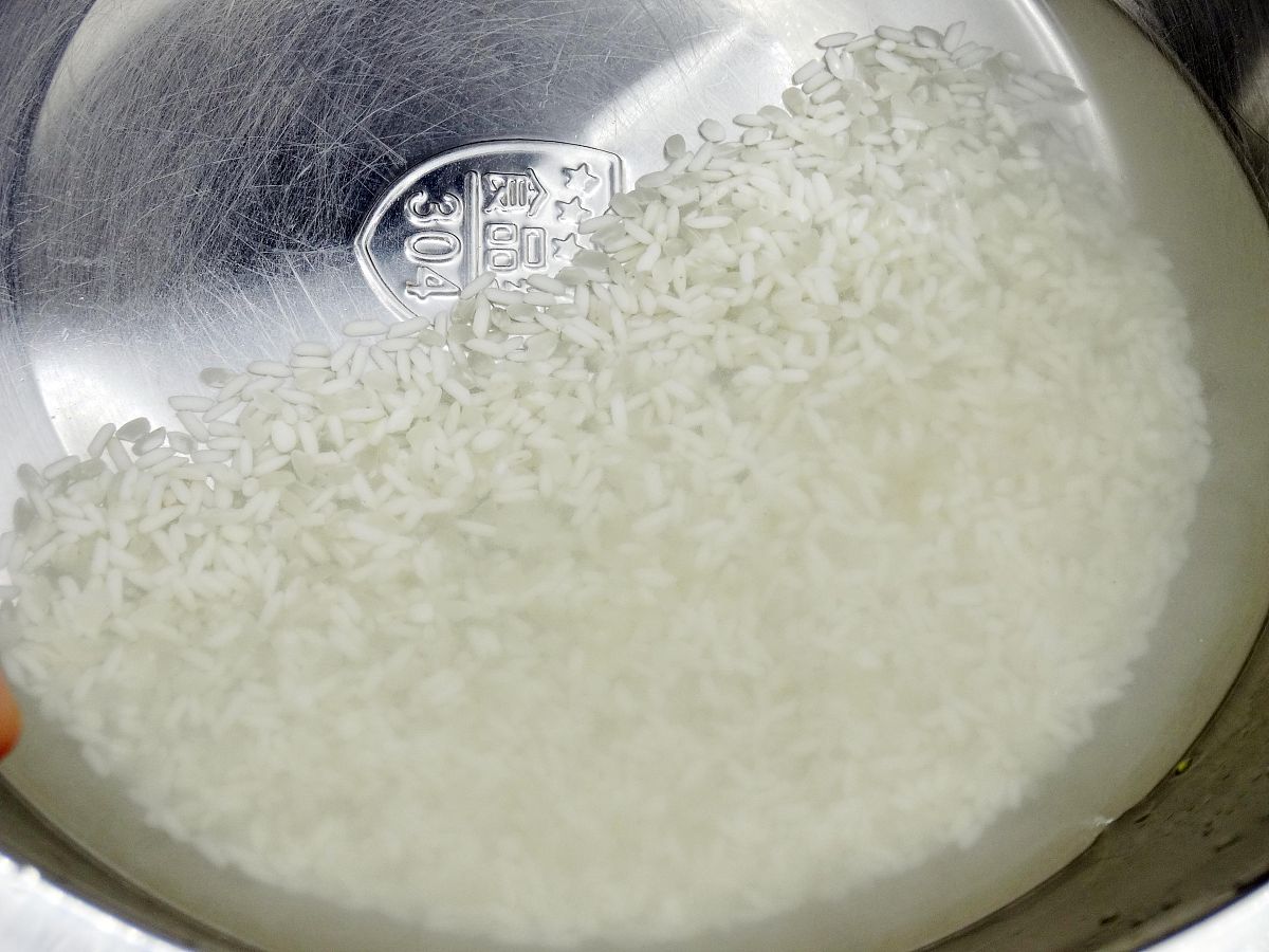 【花生大枣糯米粥】的制作过程 糯米,粳米淘洗干净,用清水浸泡2个小时