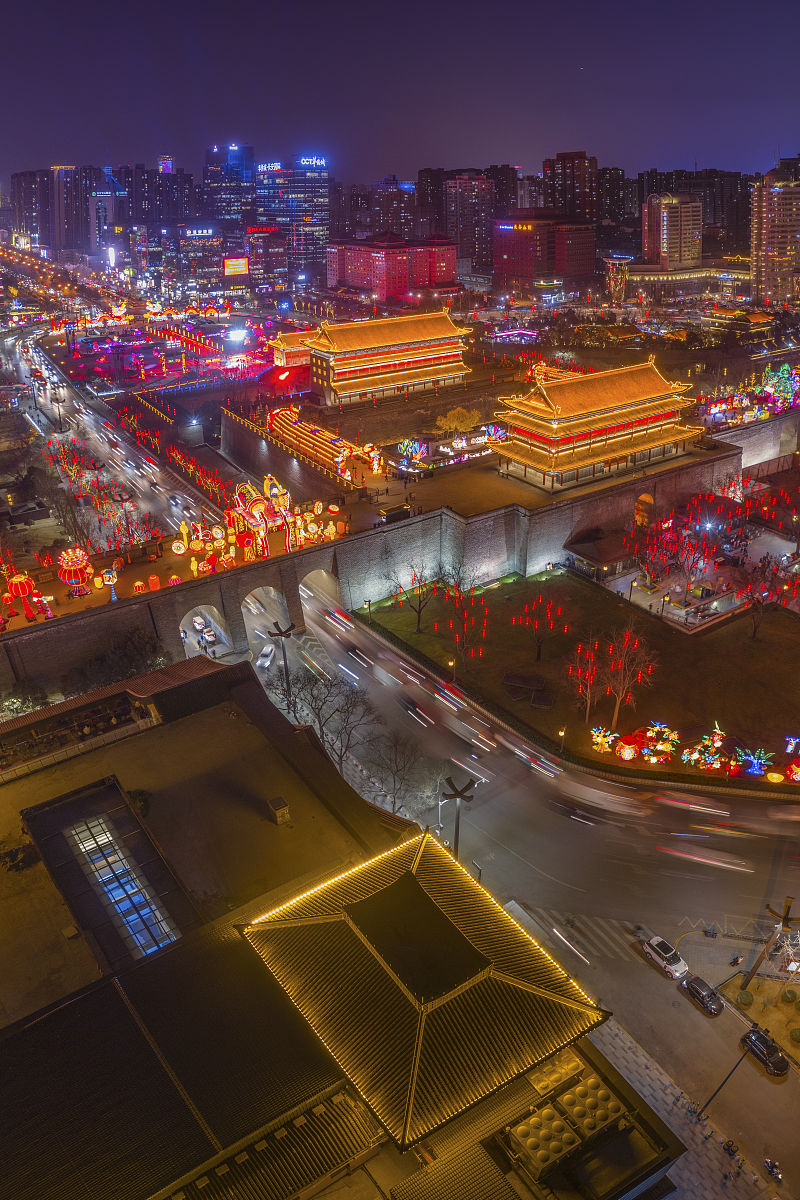 2021年2月3日,陕西西安,春节期间的永宁门,年味浓郁.