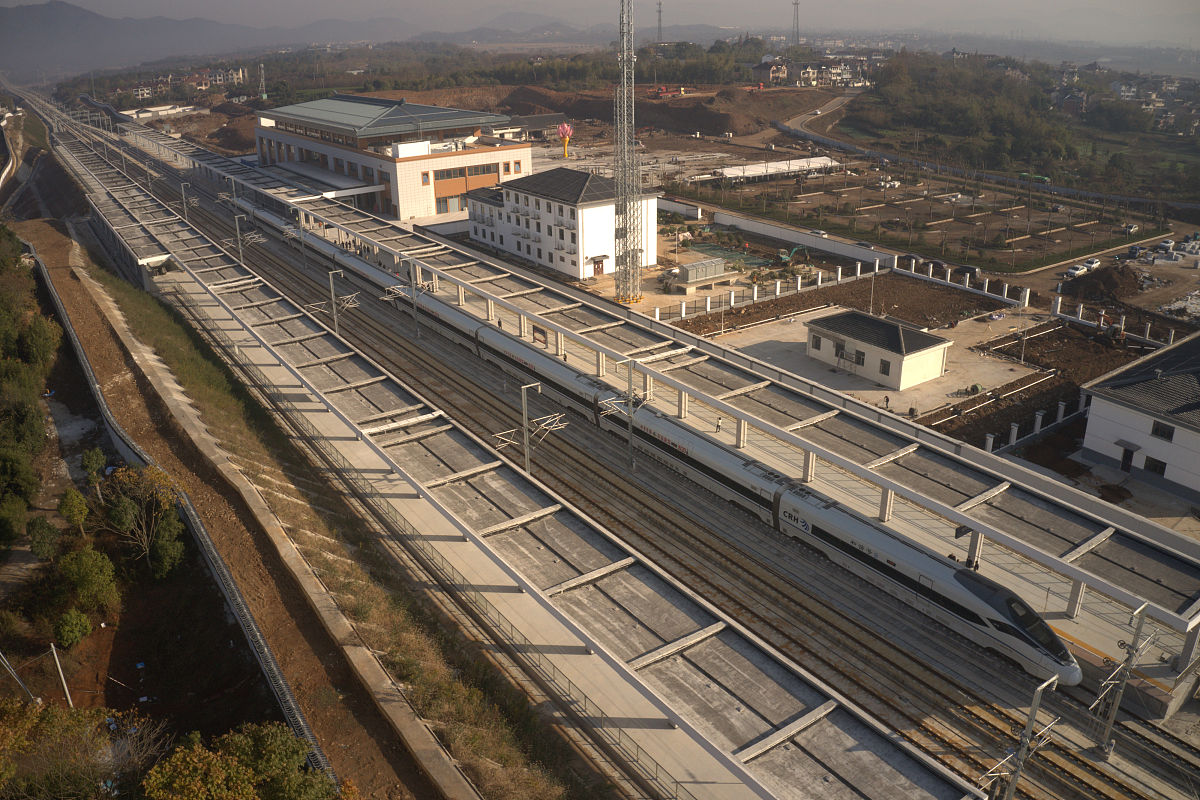 广西铁路学校哪些专业适合女生？2021热门专业推荐