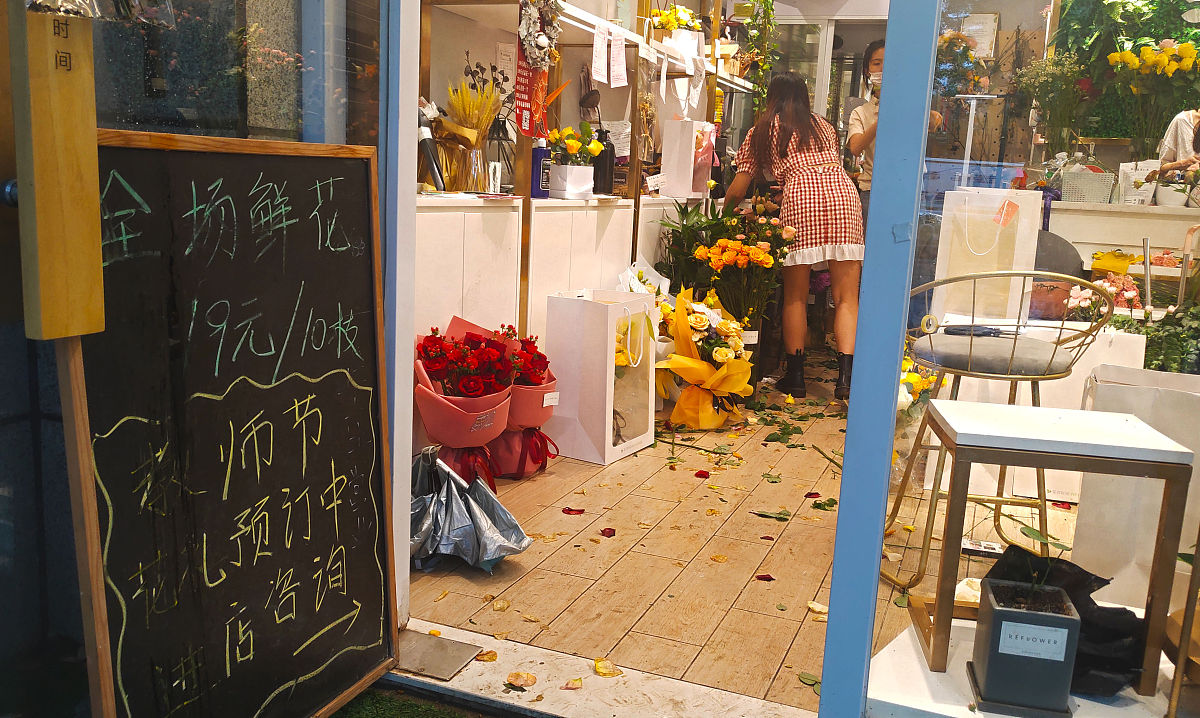 写一段关于妈妈开店短句