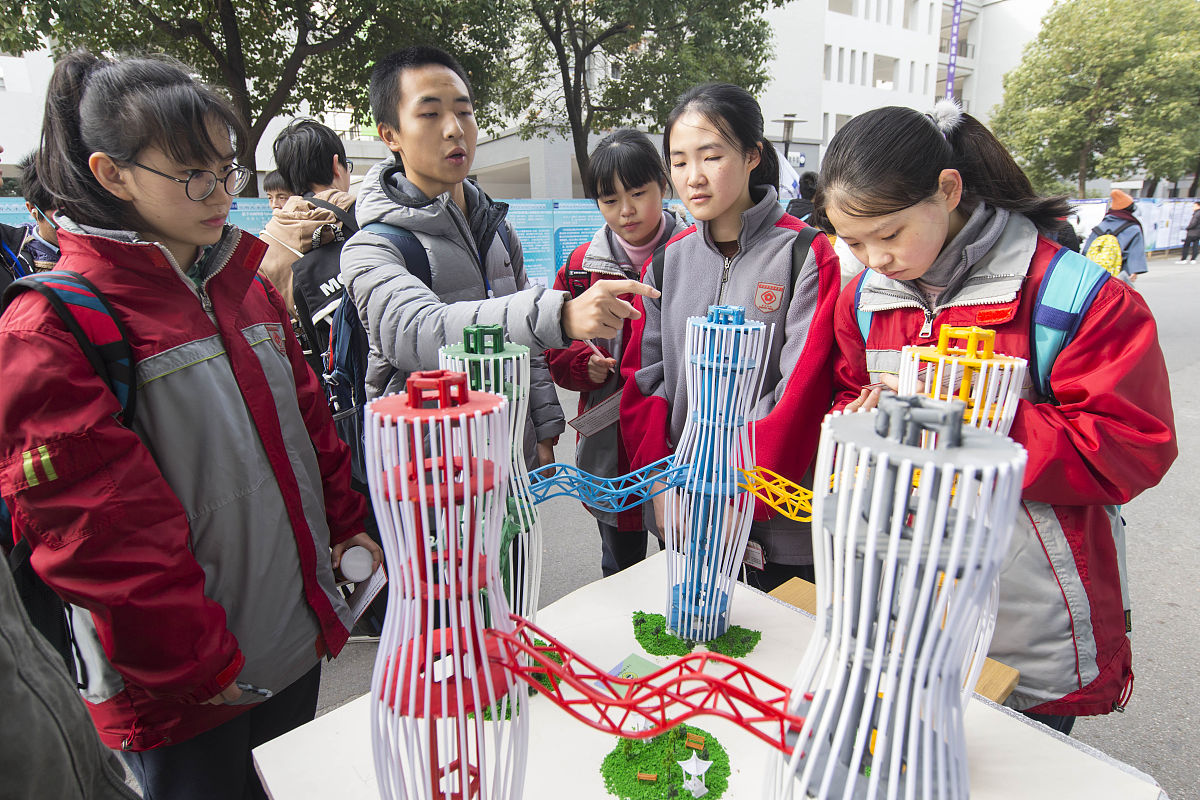 大学生创新项目中二风命名指南：打造你的项目专属“魔法”！