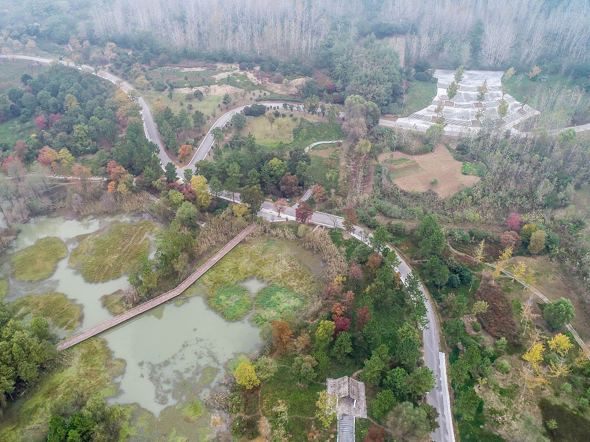 荆门哪里的比较有乡土气息荆门市的乡土气息比较浓郁的地方有：1 龙泉山风景区：位于荆门市东北部是一个集风景、文化、历史、生态于一体的综合性旅游区有着浓郁的乡土气息。2 荆门市沙洋县：沙洋县是荆门市的一个县有着悠久的历史和丰富的文化底蕴保留了很多传统的乡土风情。3 荆门市钟祥市：钟祥市位于荆门市的东南部是一个有着悠久历史和丰富文化的城市保留了很多传统的乡土风情。4 荆门市掇刀区：掇刀区是荆门市的一个区
