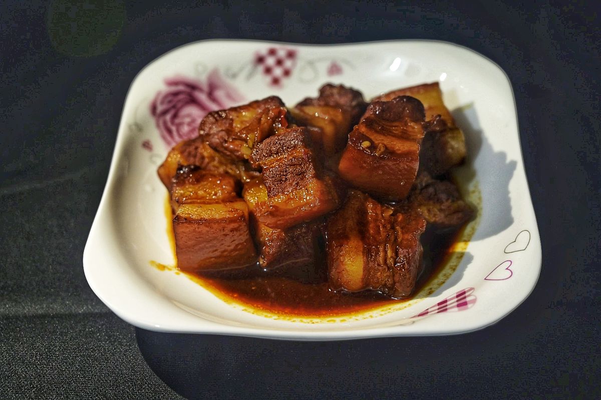 红烧肉怎么做200字左右详细描述一下