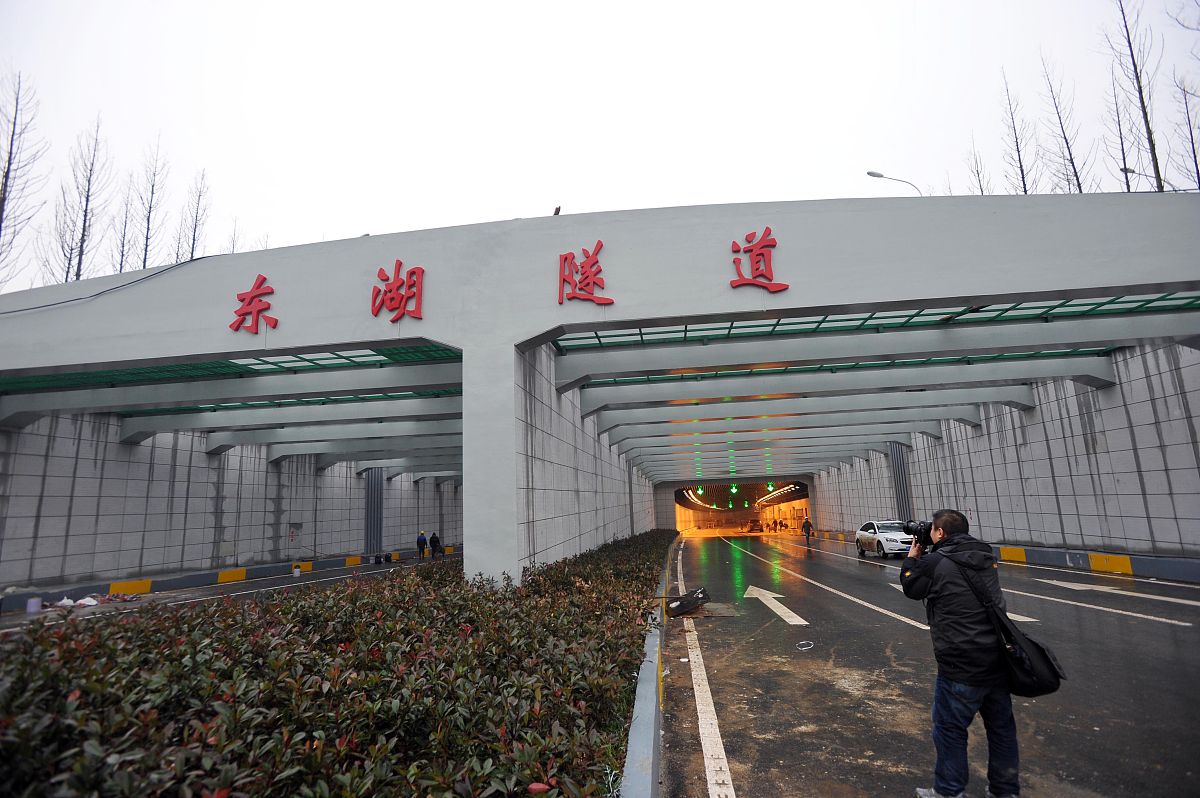 杭州南湖路隧道：连接市区与余杭的重要交通枢纽