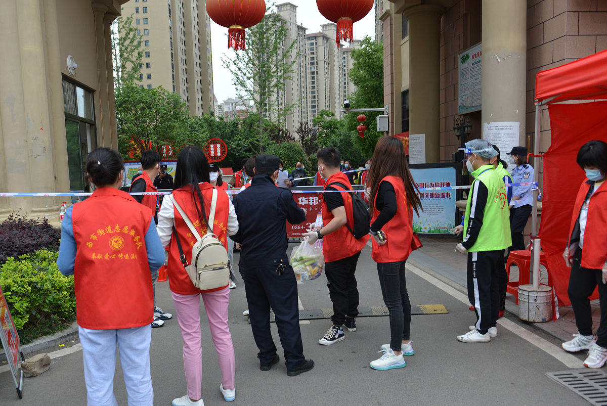 志愿者实践报告：社区安全与环境卫生的守护者