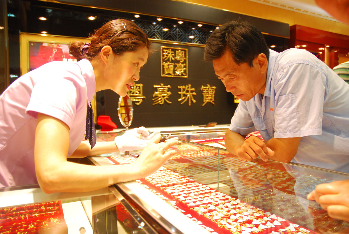 中国地质大学珠宝专业就业方向：设计师、销售、鉴定、制作等