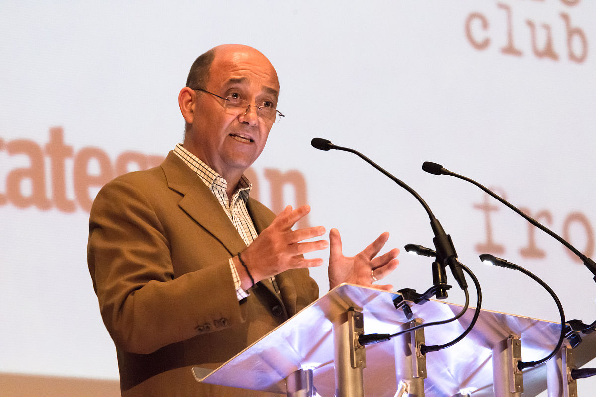 辩论赛观后感辩论赛是2020国际华语辩论邀请赛 复赛 第四场 北京大学VS中国人民大学 在当下泛娱乐化现象是不是弊病。不少于1500字。按照以下例文模板来写比赛选择2020国际华语辩论邀请赛决赛辩题理解需要不需要共情正方一辩立论①第一部分在定义的时候举的例子打辩论需要查资料按正方的逻辑不能证明查资料就是核心能力只能证明需要不是时时刻刻都要。②第一论点分娩体验机的例子我个人感觉有点奇怪共情