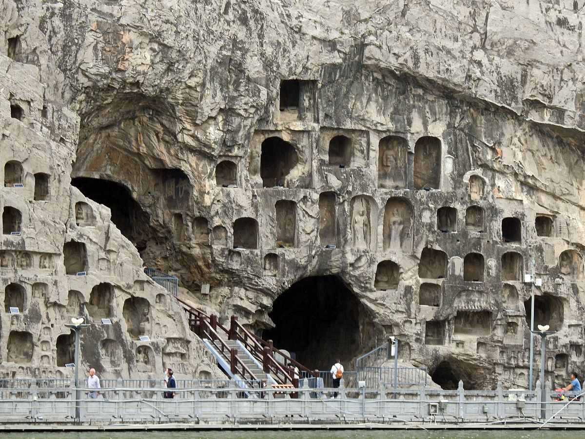 我去洛阳旅游 帮我写发微信朋友圈的文案