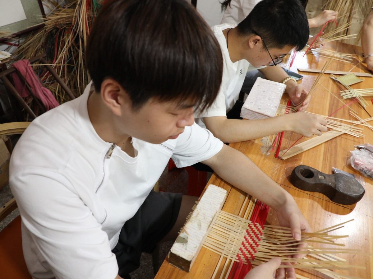 "趣闻"——广东工业大学居然对两名午休时间偷偷玩游戏的研究生下了"