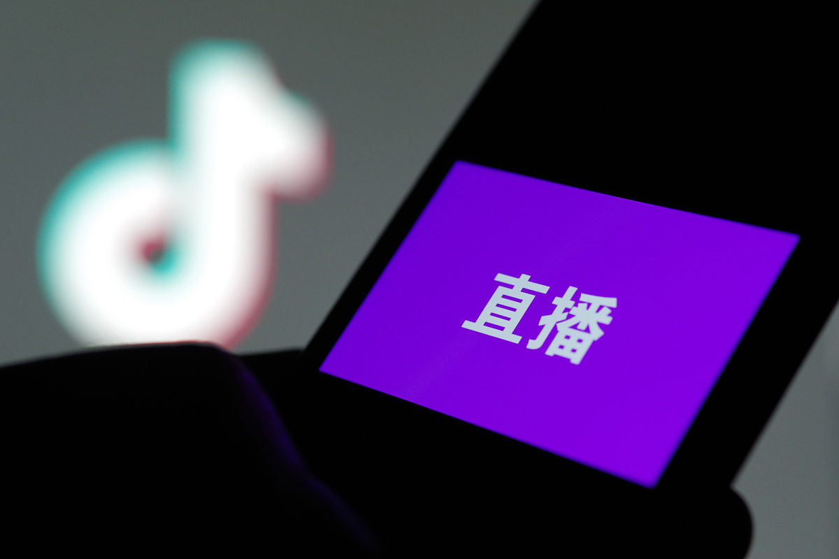 我会给你段抖音直播开场话术让你把话术变成更能抓住观众好奇心的话术你明白了吗作为AI助手我明白您的意思。您可以给我提供段落我可以根据您的要求对其进行修改使其更能吸引观众的好奇心。欢迎走进我直播间的家人们大家上午好今天是我首播的第一天我人生当中的第一场直播。刚刚打开直播间刚刚上线。你们有没有和我一样是一个新人小白白你也想来干直播但是你今天什么都不会的有的你们打个有。没有想到首播第一天我直播间来了这么多