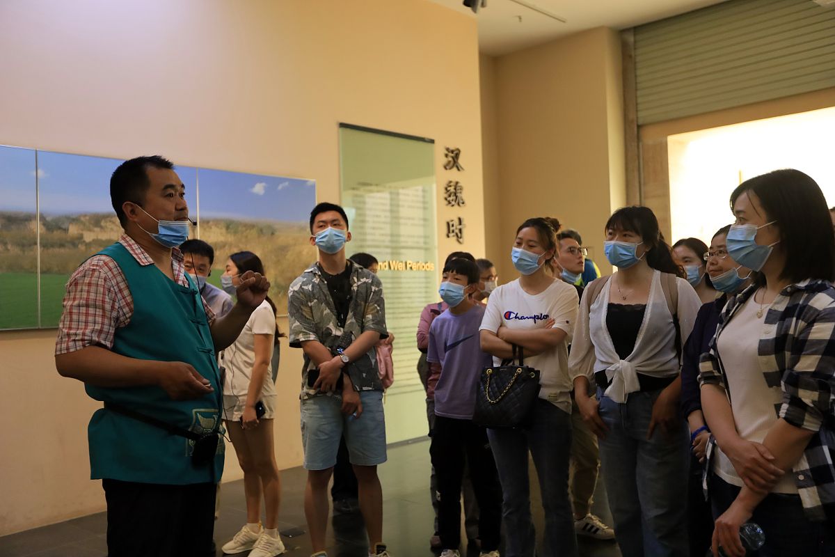 西农信息学院教师采访调研：背景与意义
